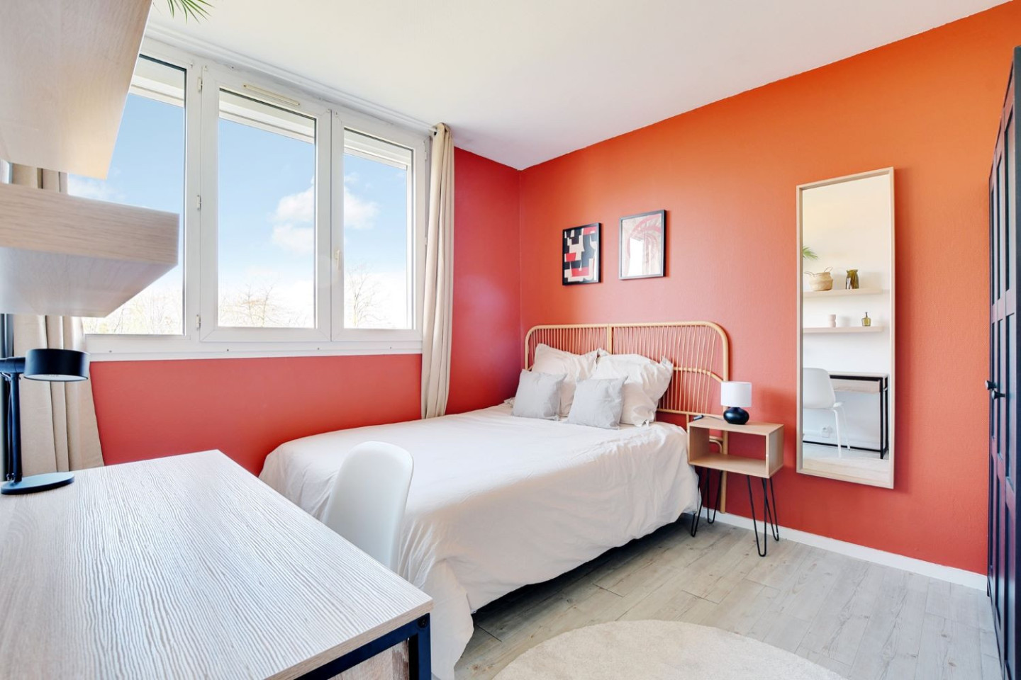 Minimalist 10 M² Room - 9