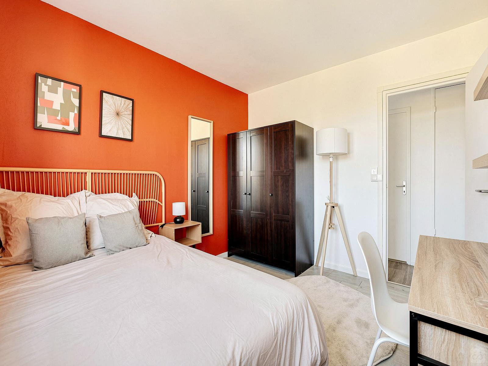 Minimalist 10 M² Room - 20