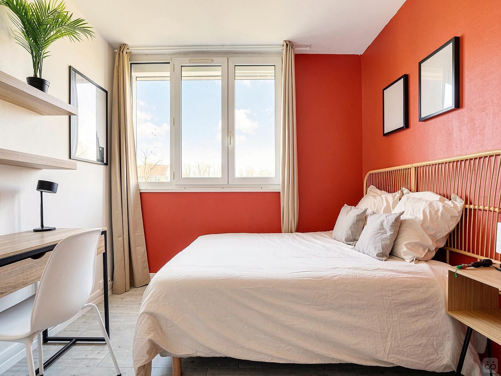 Minimalist 10 M² Room - 18
