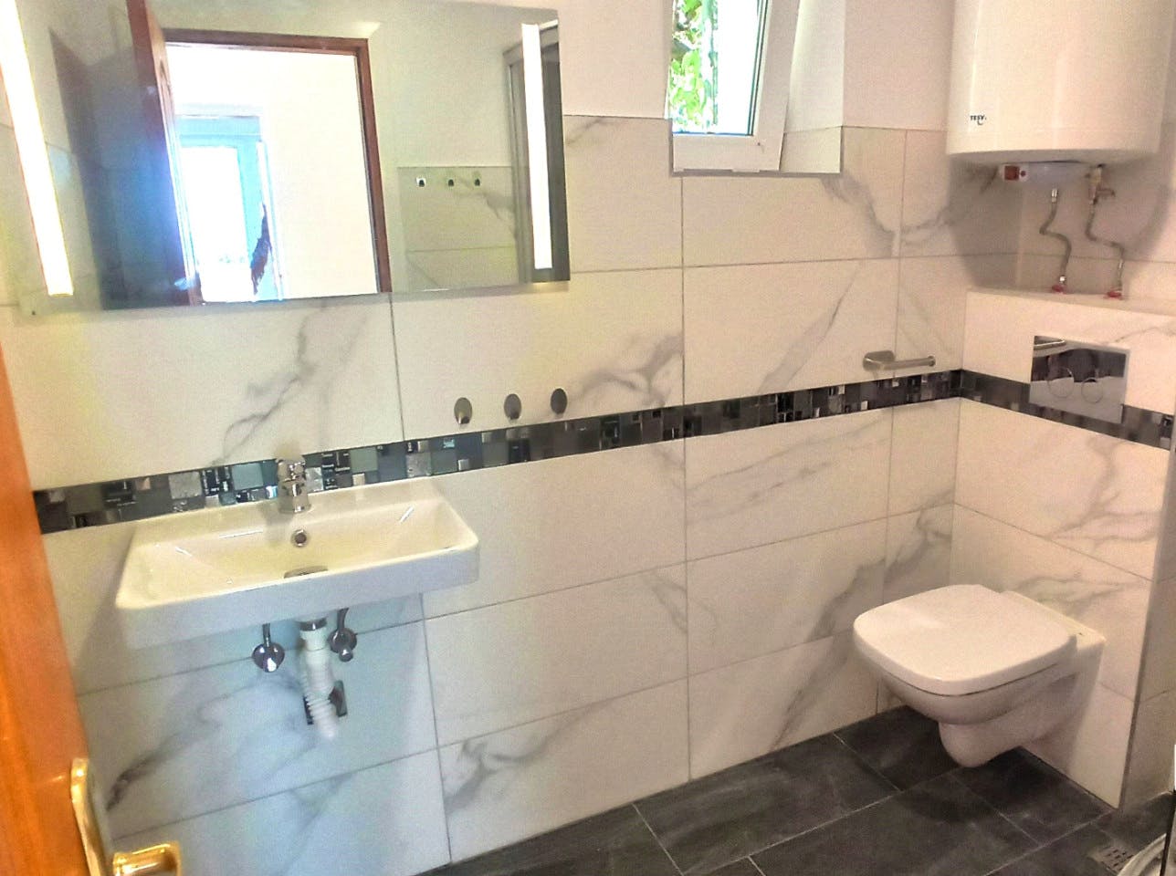 Room 2 - A modern vibrant residence at the very heart of the coastal town of Balchik House - Gallery - 11