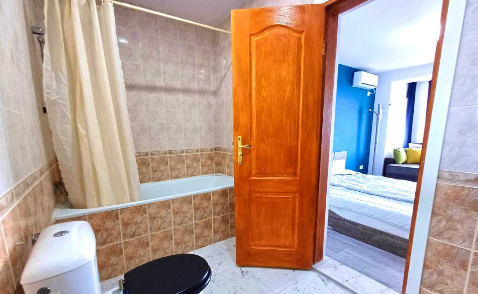 Room 4 - A modern vibrant residence at the very heart of the coastal town of Balchik House - Gallery - 3