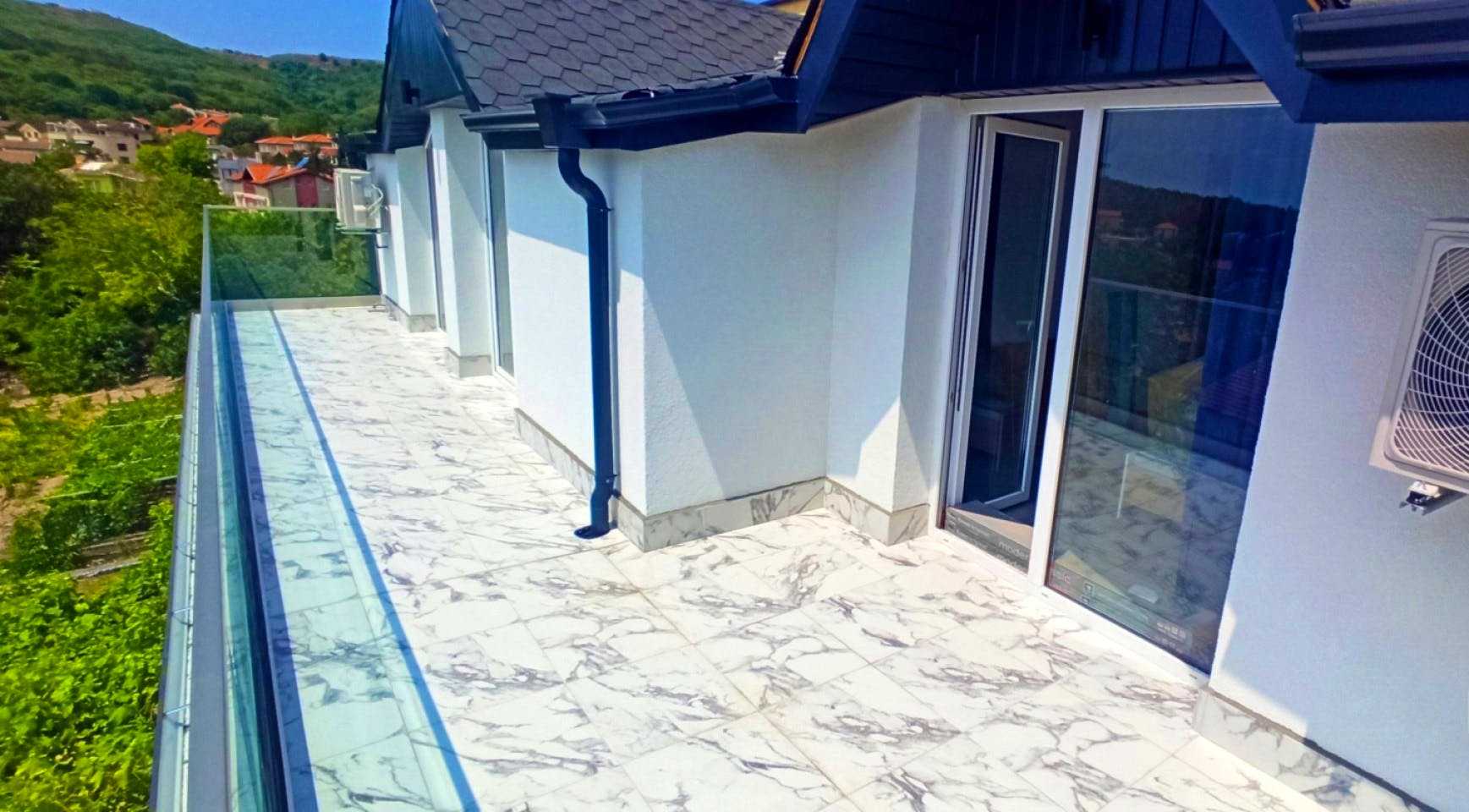 Room 5 Suite - A modern vibrant residence at the very heart of the coastal town of Balchik House - Gallery - 9