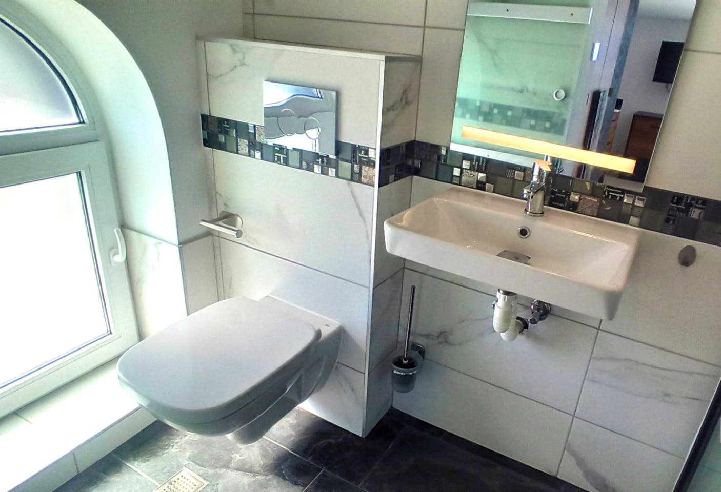 Room 5 Suite - A modern vibrant residence at the very heart of the coastal town of Balchik House - Gallery - 5