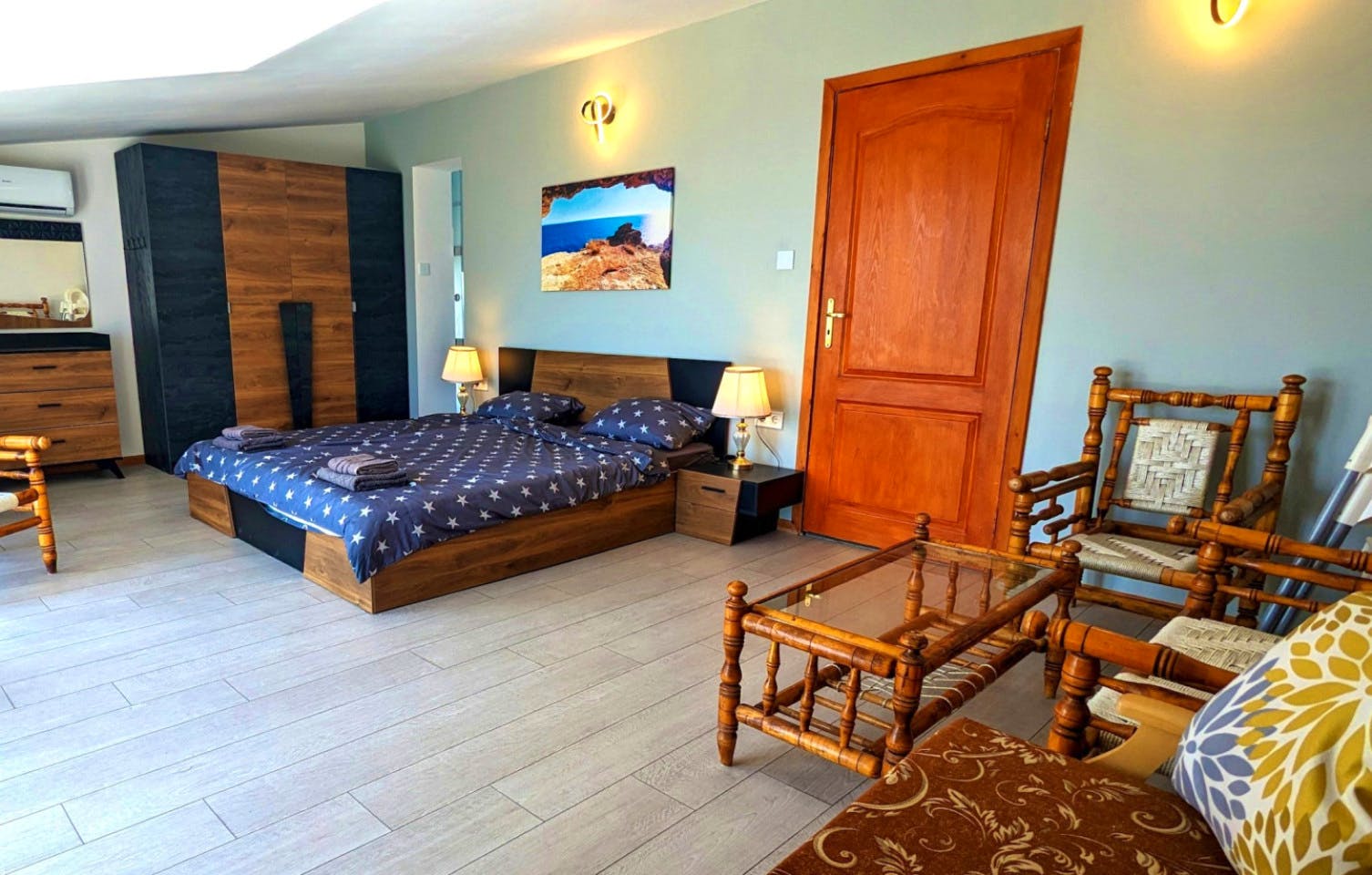 Room 5 Suite - A modern vibrant residence at the very heart of the coastal town of Balchik House - Gallery - 3