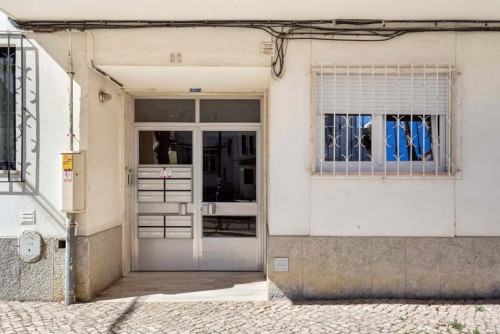 Impressive 2-bed flat near the beach