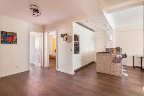 Impressive 2-bed flat near the beach