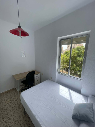 156-3 Calle Teniente Diaz Corpas Habitación 3