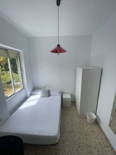 156-3 Calle Teniente Diaz Corpas Habitación 3