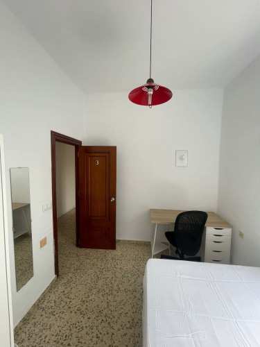 156-3 Calle Teniente Diaz Corpas Habitación 3