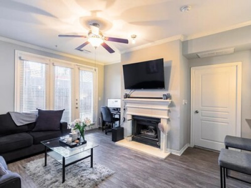 Comfy Bedroom in Convenient Dallas