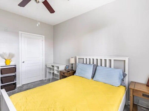 Comfy Bedroom in Convenient Dallas