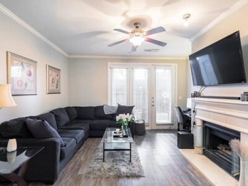 Comfy Bedroom in Convenient Dallas  - Gallery -  5