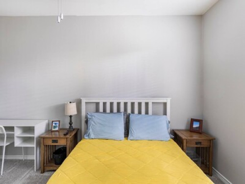 Comfy Bedroom in Convenient Dallas