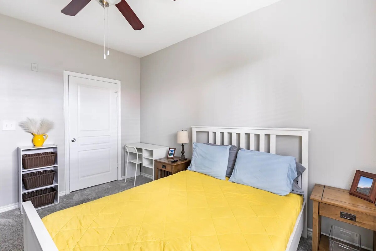  Private Suite In Apartment(Full Room)  -  Comfy Bedroom in Convenient Dallas  - Gallery -  1