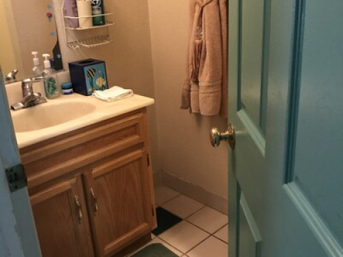 room for rent with bath room 