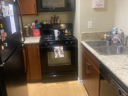 Cozy Room in Downtown Burbank!