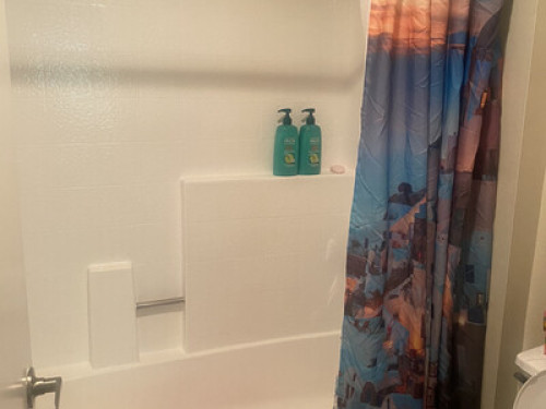 Cozy Room in Downtown Burbank!