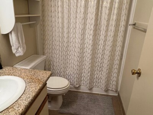 Light  & Airy Private Room & Bath 