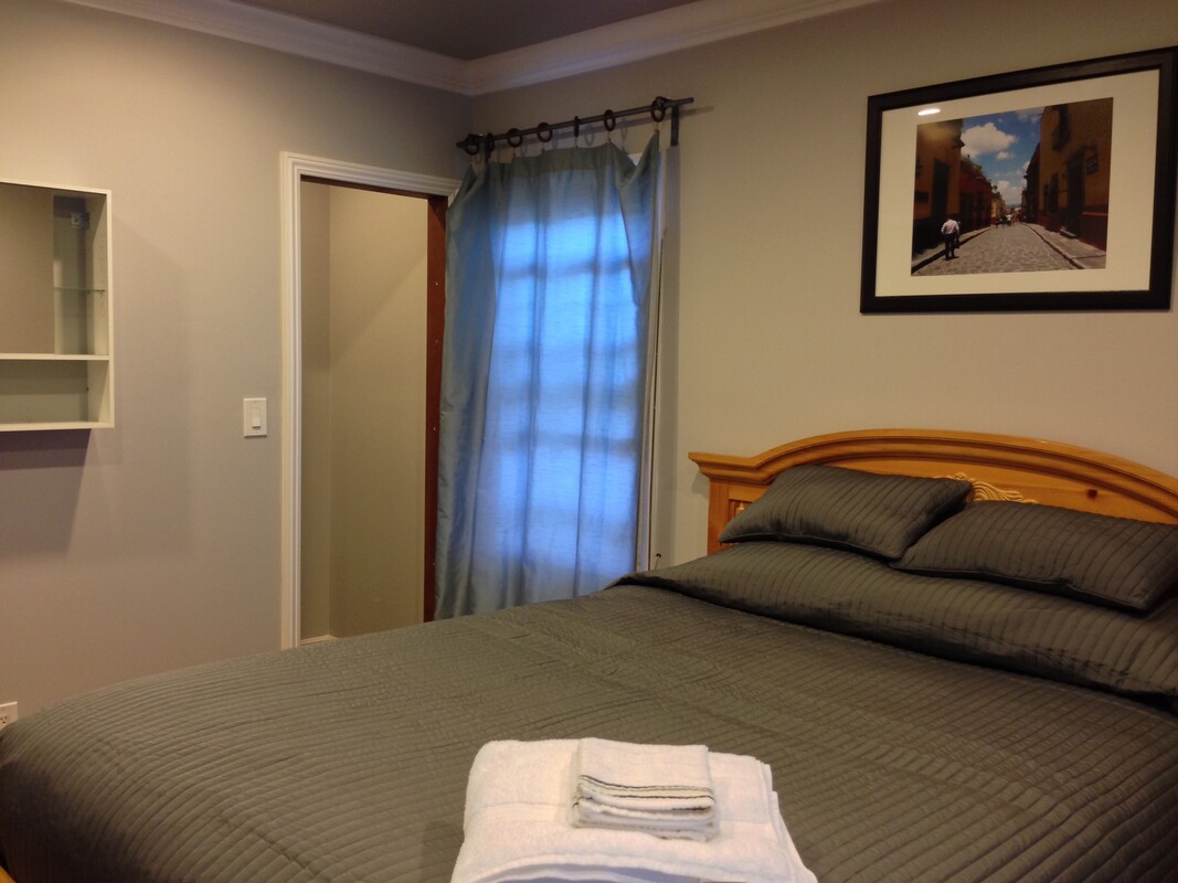 Guest Room W/ Shared Bathroom(Full Room) - 1