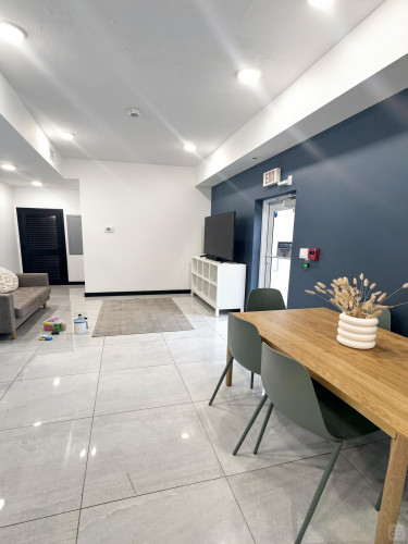 SouthWest 7th Home - Gallery - 21
