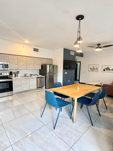 SouthWest 7th Home - Gallery - 29