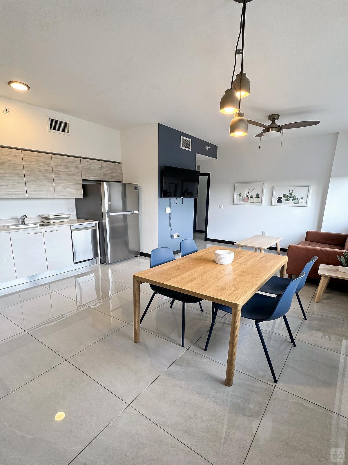 Furnished Room In Shared 4 Bed 2 Bath Unit 1N - Stunning Bright Apt. w/ Amazing View nearby Calle Ocho Plaza Shopping Mall - Gallery - 76