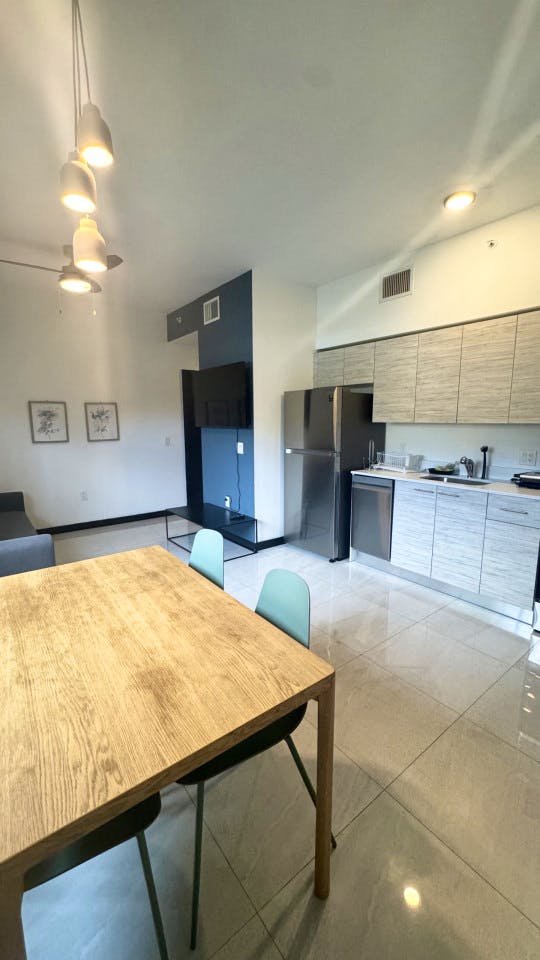  Furnished Room In Shared 4 Bed 2 Bath Unit 1N  -  Stunning Bright Apt. w/ Amazing View nearby Calle Ocho Plaza Shopping Mall Apartment  - Gallery -  8