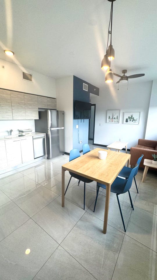  Furnished Room In Shared 4 Bed 2 Bath Unit 1N  -  Stunning Bright Apt. w/ Amazing View nearby Calle Ocho Plaza Shopping Mall  - Gallery -  28