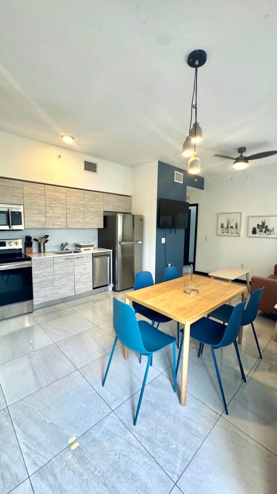  Furnished Room In Shared 4 Bed 2 Bath Unit 1N  -  Stunning Bright Apt. w/ Amazing View nearby Calle Ocho Plaza Shopping Mall  - Gallery -  27