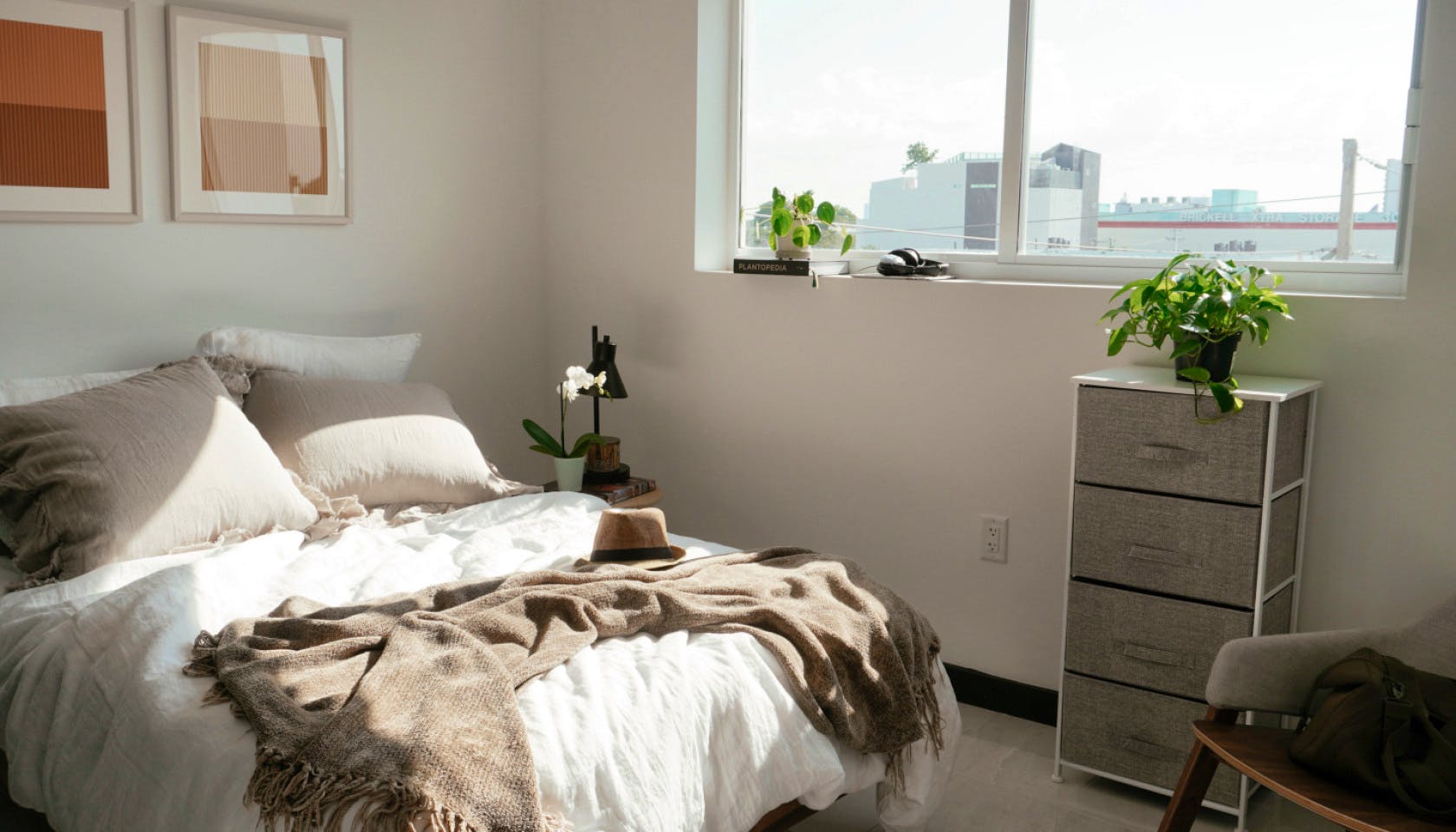 Furnished Room In Shared 4 Bed 2 Bath Unit 1N - Stunning Bright Apt. w/ Amazing View nearby Calle Ocho Plaza Shopping Mall - Gallery - 1