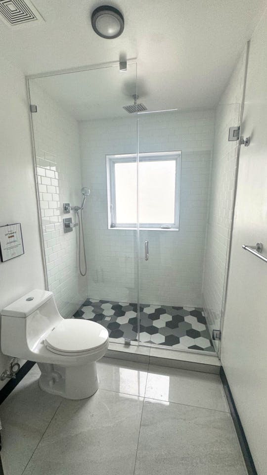 Furnished Room In Shared 4 Bed 2 Bath Unit 1N - Stunning Bright Apt. w/ Amazing View nearby Calle Ocho Plaza Shopping Mall - Gallery - 11