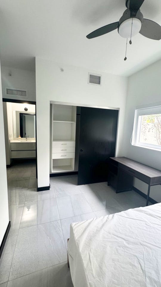  Furnished Room In Shared 4 Bed 2 Bath Unit 1N  -  Stunning Bright Apt. w/ Amazing View nearby Calle Ocho Plaza Shopping Mall  - Gallery -  6