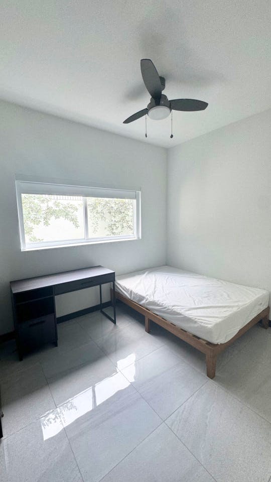 Furnished Room In Shared 4 Bed 2 Bath Unit 1N - Stunning Bright Apt. w/ Amazing View nearby Calle Ocho Plaza Shopping Mall - Gallery - 5