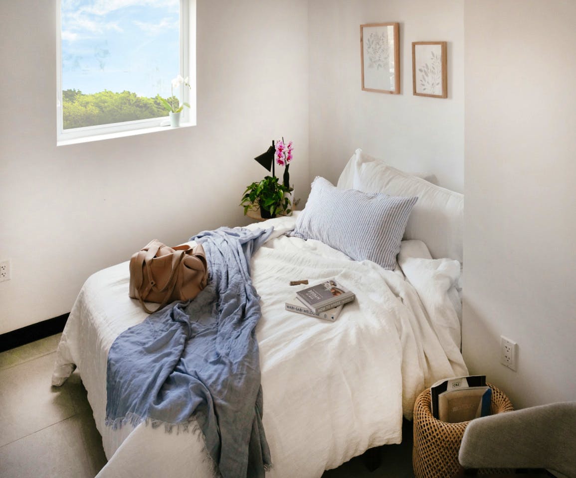  Private Furnished Room In Shared Apartment  -  Stunning Bright Apt. w/ Amazing View nearby Calle Ocho Plaza Shopping Mall  - Gallery -  1