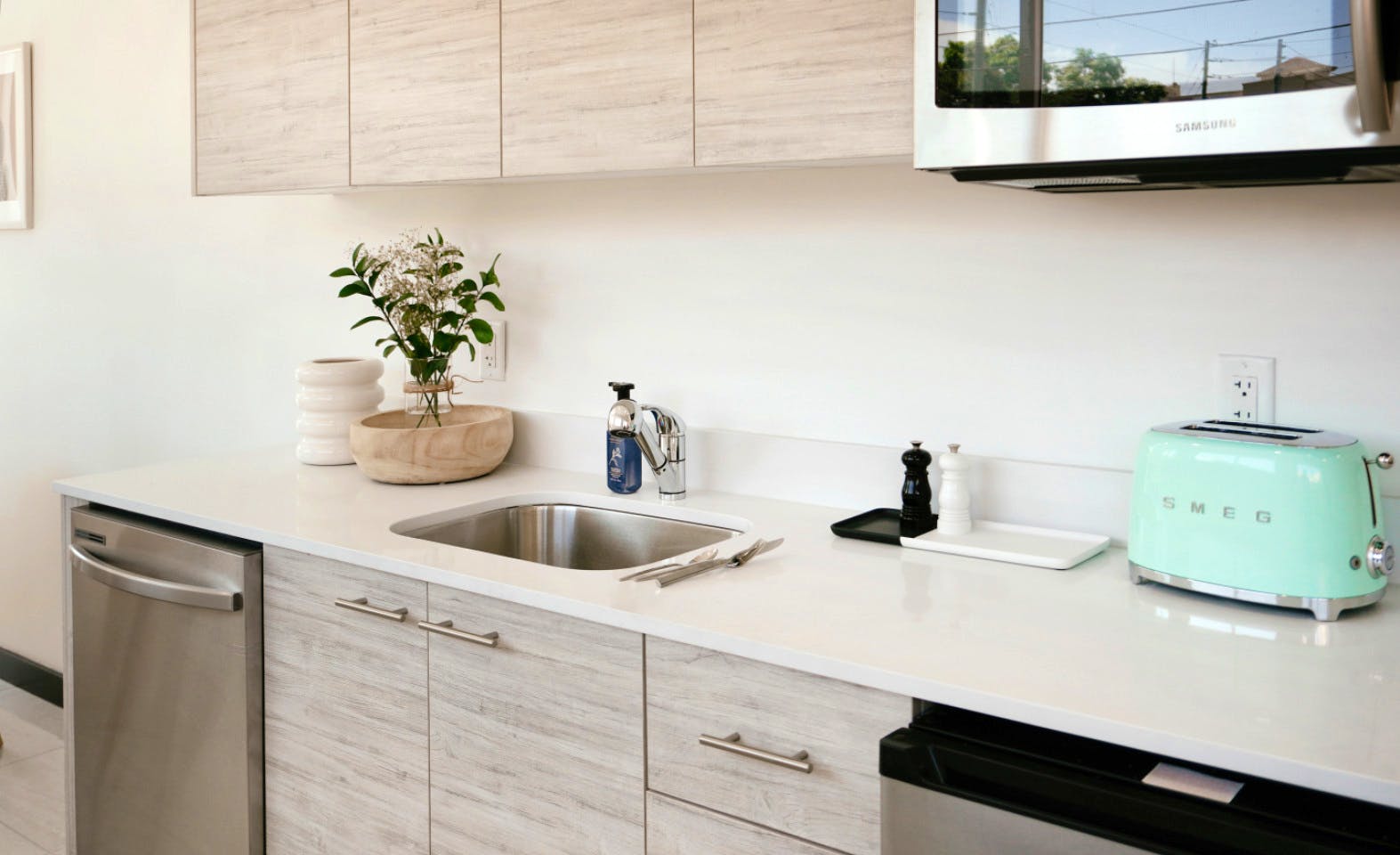  Private Furnished Room In Shared Apartment  -  Stunning Bright Apt. w/ Amazing View nearby Calle Ocho Plaza Shopping Mall  - Gallery -  7