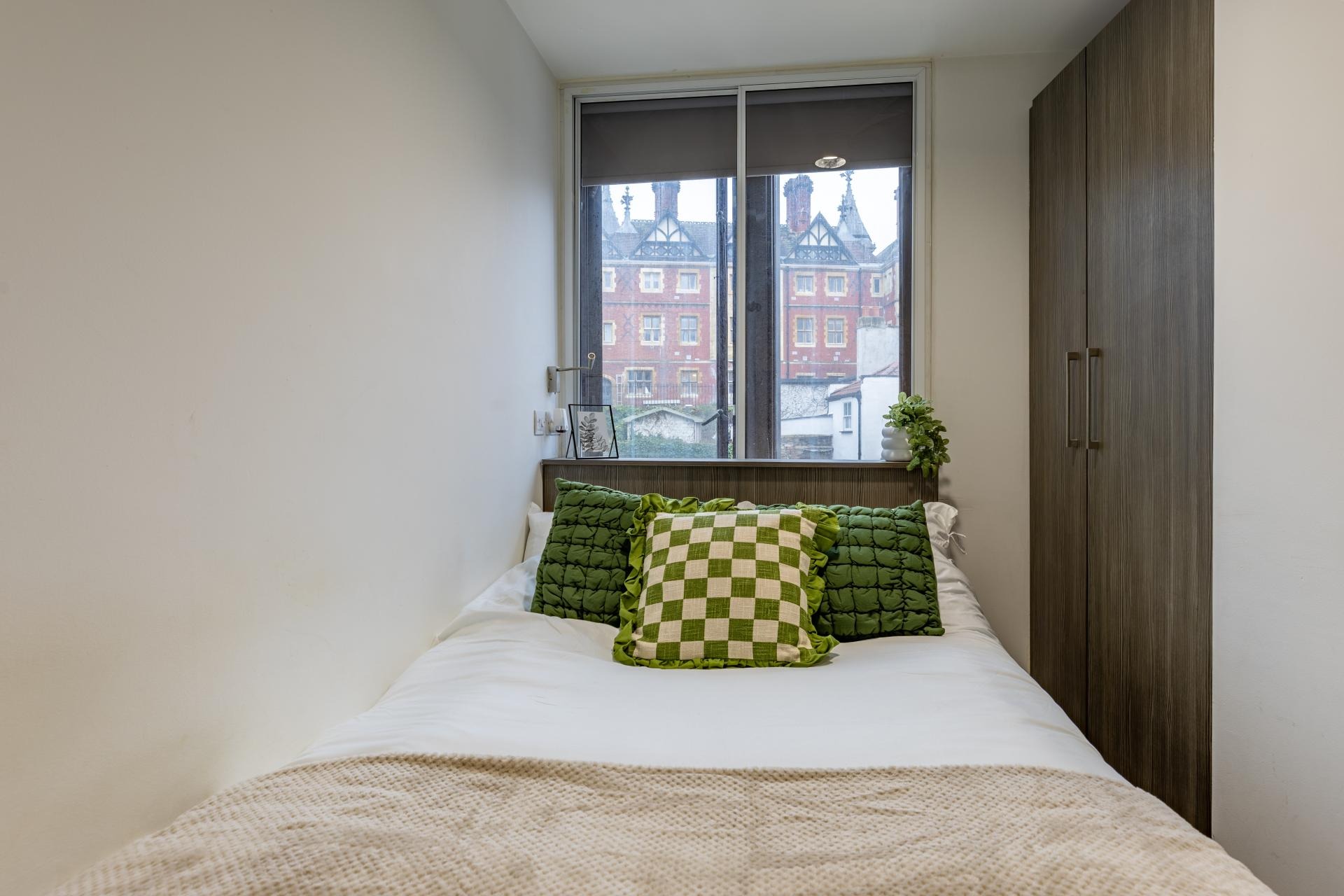  Classic 2 Bed Flat  -  Centre Gate  - Gallery -  1