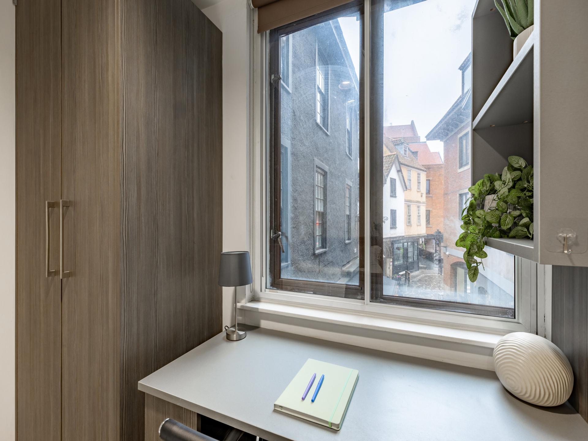 Classic 2 Bed Flat - Centre Gate - Gallery - 6