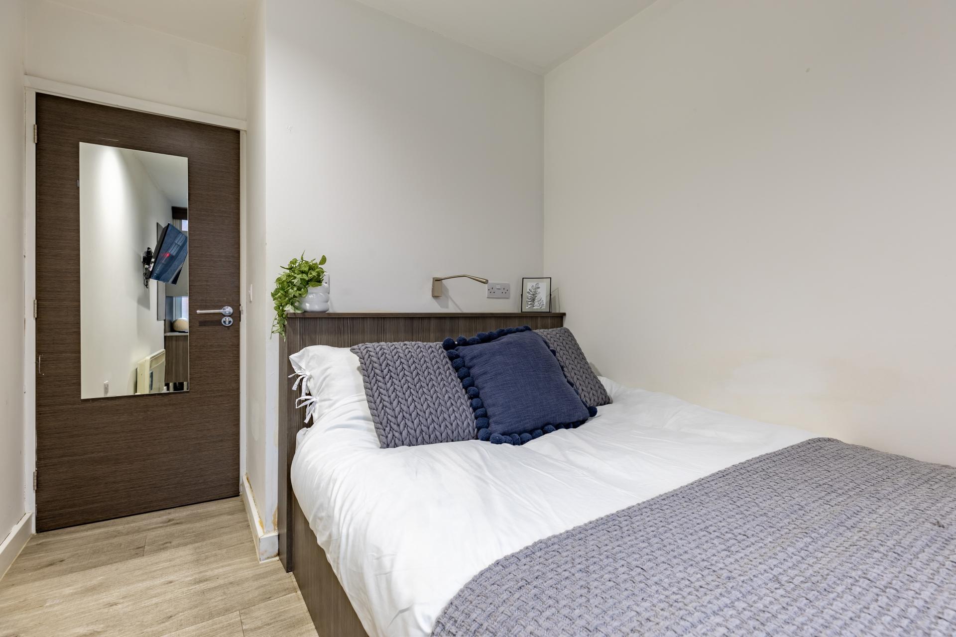  Premium 2 Bed Flat  -  Centre Gate  - Gallery -  9