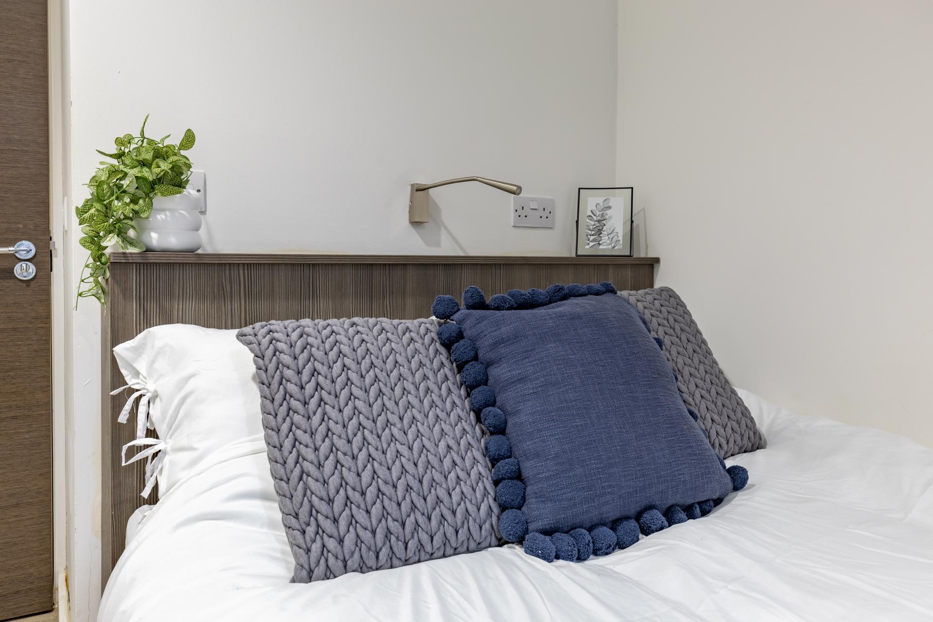  Premium 2 Bed Flat  -  Centre Gate  - Gallery -  3