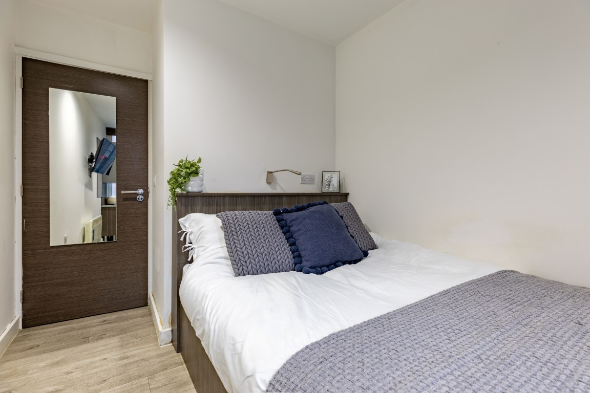  Premium 2 Bed Flat  -  Centre Gate  - Gallery -  10