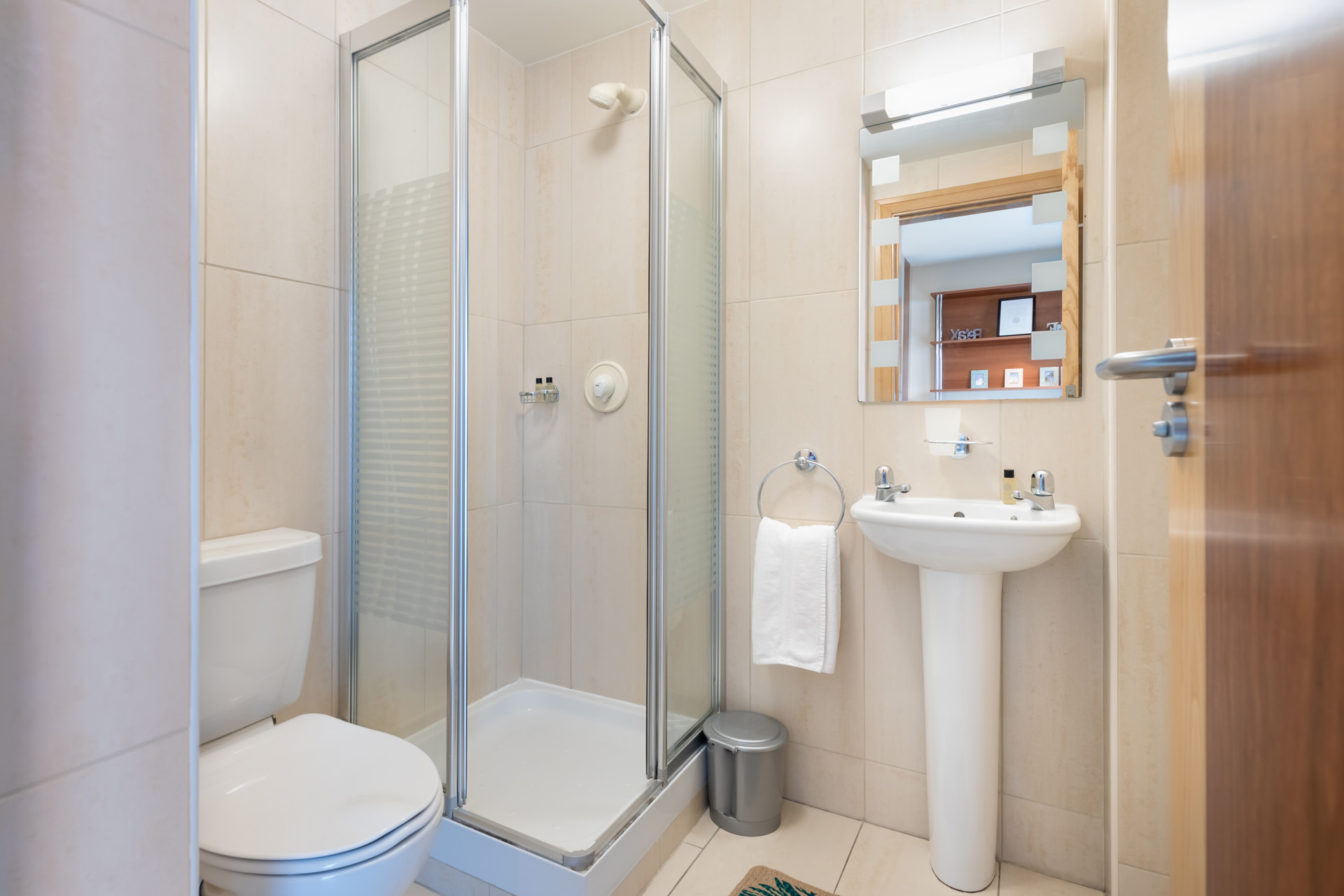  Twin En-Suite Bedroom  -  Cúirt na Coiribe  - Gallery -  2
