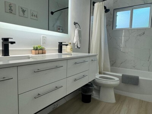 Beautiful Room in Welcoming Home