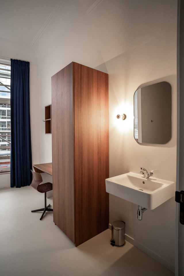  Standard Room  -  A Stunning Neo-Renaissance design residence near Antwerp Central Station  - Gallery -  29