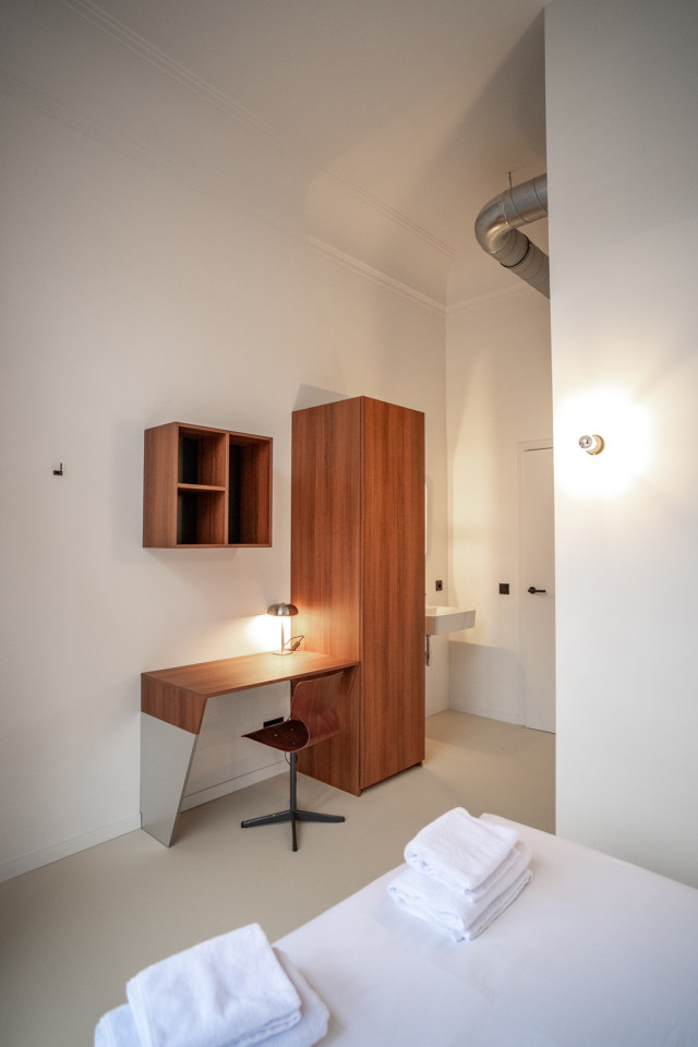  Standard Room  -  A Stunning Neo-Renaissance design residence near Antwerp Central Station  - Gallery -  27