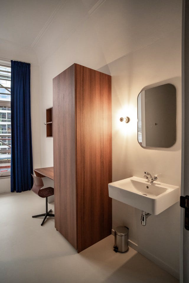  Standard Room  -  A Stunning Neo-Renaissance design residence near Antwerp Central Station  - Gallery -  9