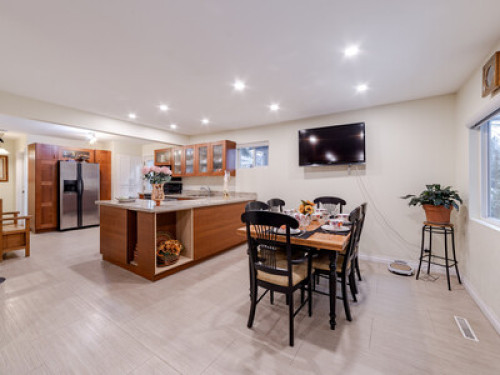 a-comfy-home-waiting-for-you-coquitlam-17825179020241010044210AM
