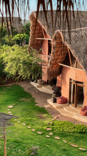 Relaxing Coliving Oasis with Watersports, yoga w/ Breakfast included in Salinas del Rey
