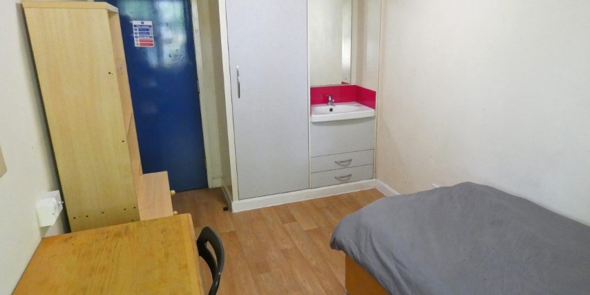 Classic En-Suite - Davies Court - Gallery - 2