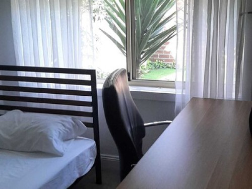Cozy stay near creek and city