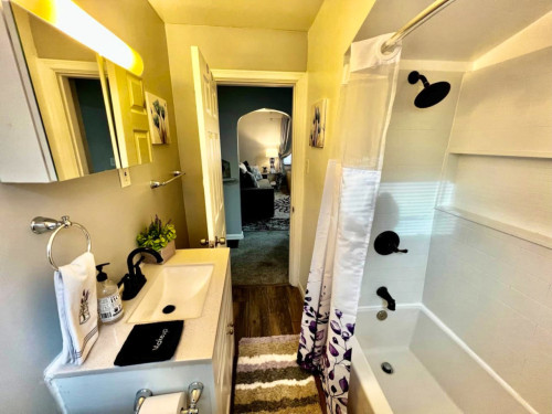 Modern Co-Living with Spacious Rooms and Shared Amenities nearby Mercy Franciscan at West Park